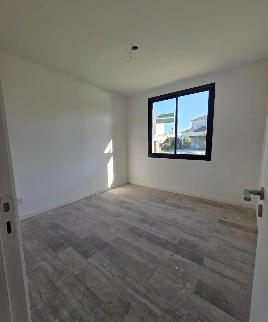 Venta Casa 5 amb. a Estrenar a La Laguna Barrio San Matias Escobar 8
