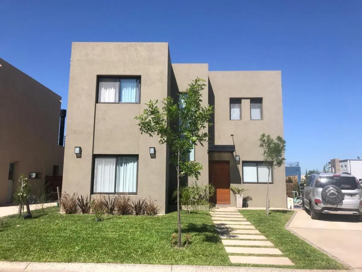 Venta Casa 5 amb. 450 M2 barrio Vila Marina I Villanueva 5