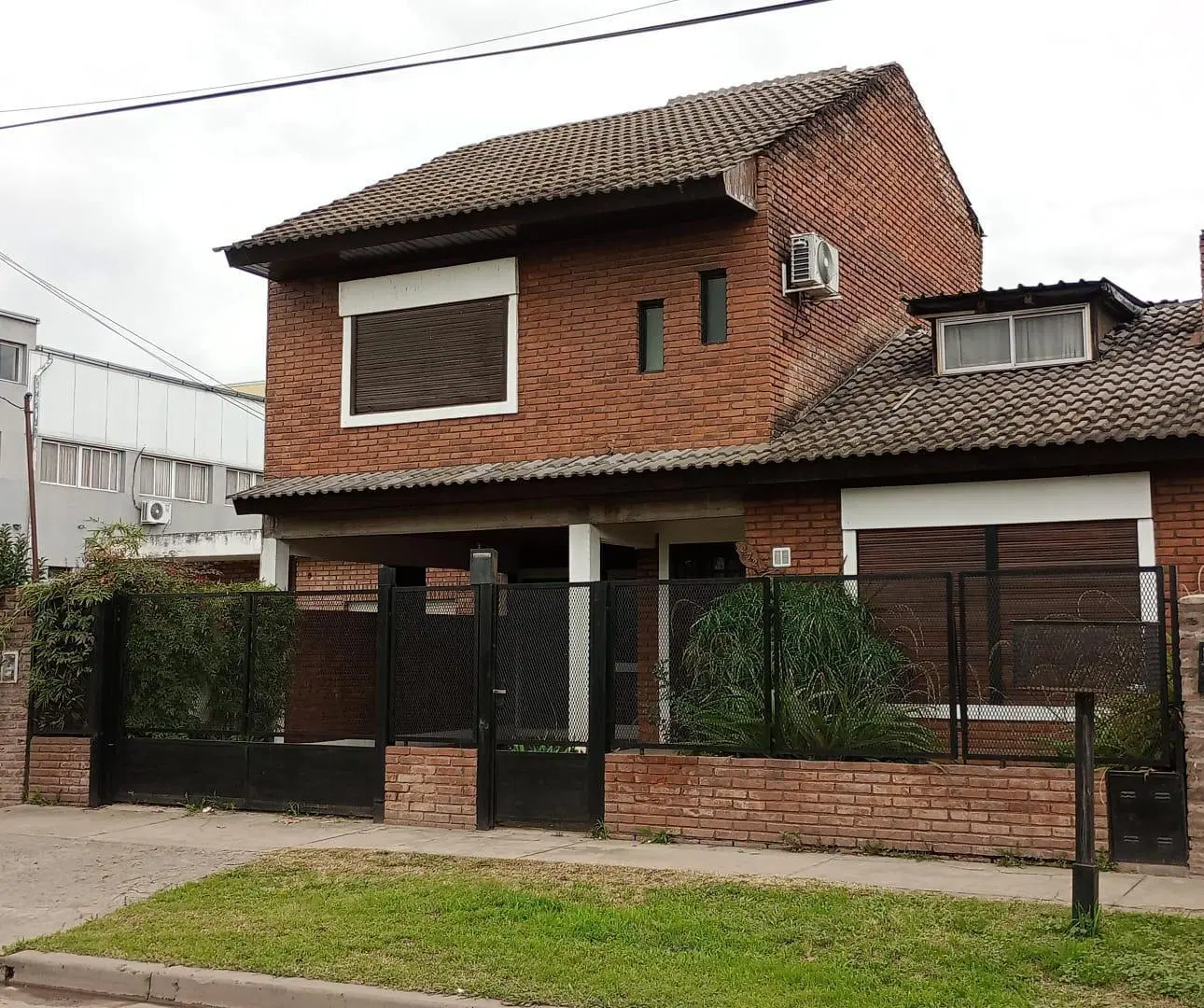 Venta Casa con Altillo en Ing Machwitz Escobar sobre Calle Lambaré 4