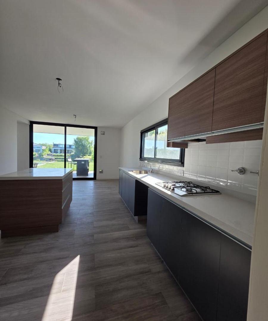 Foto de Venta Casa 5 amb. a Estrenar a La Laguna Barrio San Matias Escobar, imagen 4