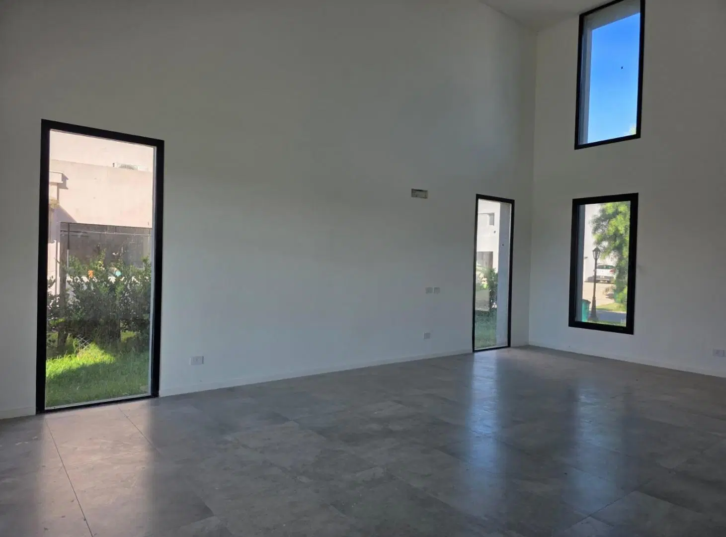 Venta Casa 5 amb. a Estrenar a La Laguna Barrio San Matias Escobar 2