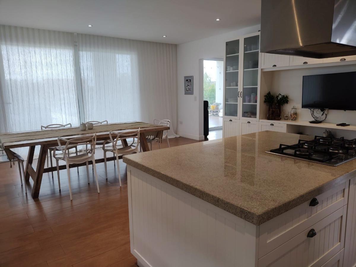 Foto de Venta Casa 6 Amb a La Laguna Barrio San Benito Villanueva Tigre, imagen 4