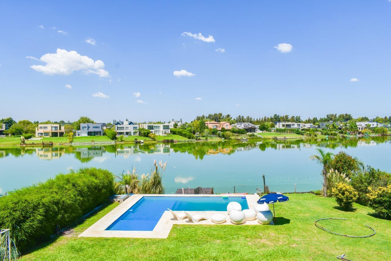 Foto de Venta Casa 5 amb. y 1.000 M2 a La Laguna barrio San Benito Villanueva, imagen 1