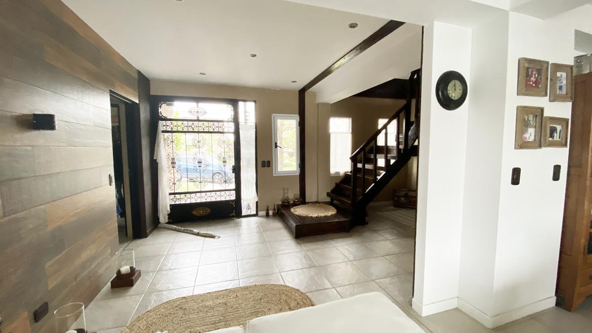 Foto de Venta Casa 7 Amb. y 1.500 M2 a La Laguna Barrio San Benito Villanueva Tigre, imagen 2