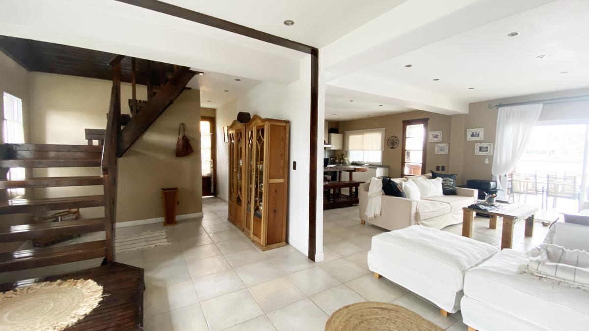 Foto de Venta Casa 7 Amb. y 1.500 M2 a La Laguna Barrio San Benito Villanueva Tigre, imagen 4