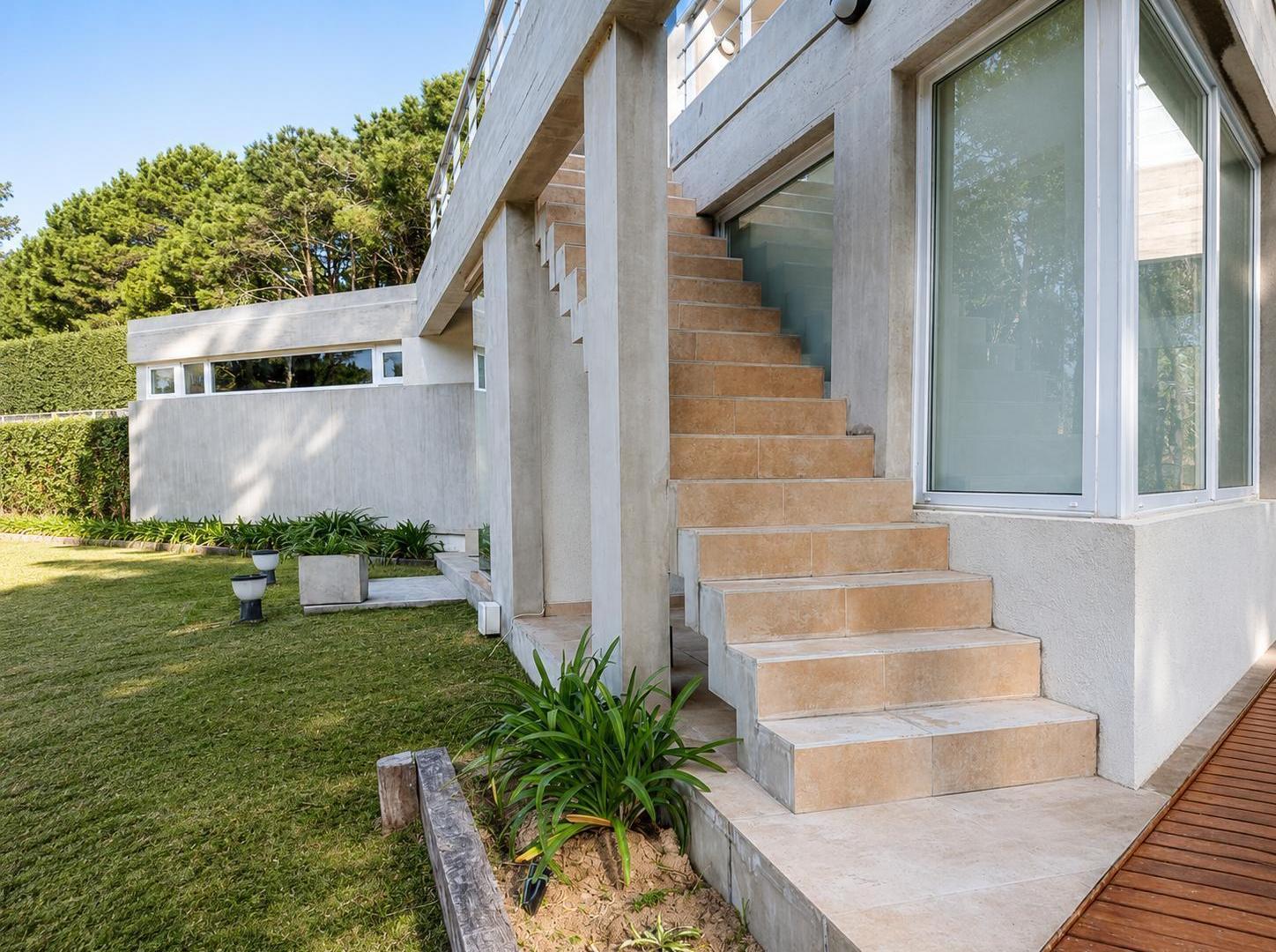 Foto de Venta Casa 5 Amb a 250mts de la Playa en Barrio VillaRobles Costa, imagen 1