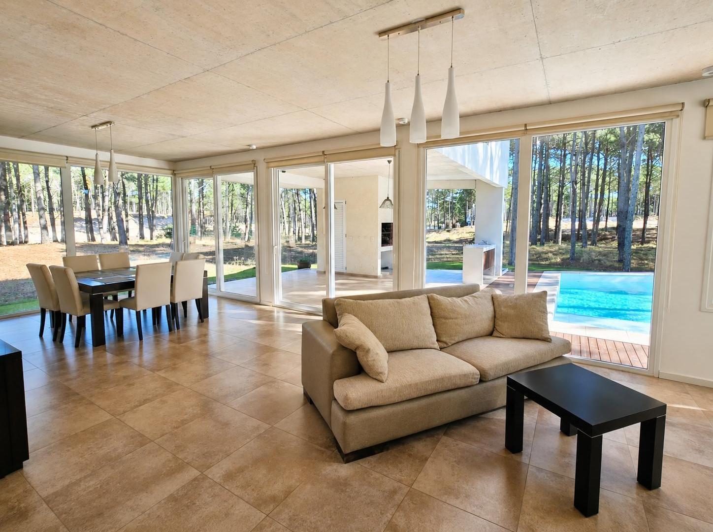 Foto de Venta Casa 5 Amb a 250mts de la Playa en Barrio VillaRobles Costa, imagen 4