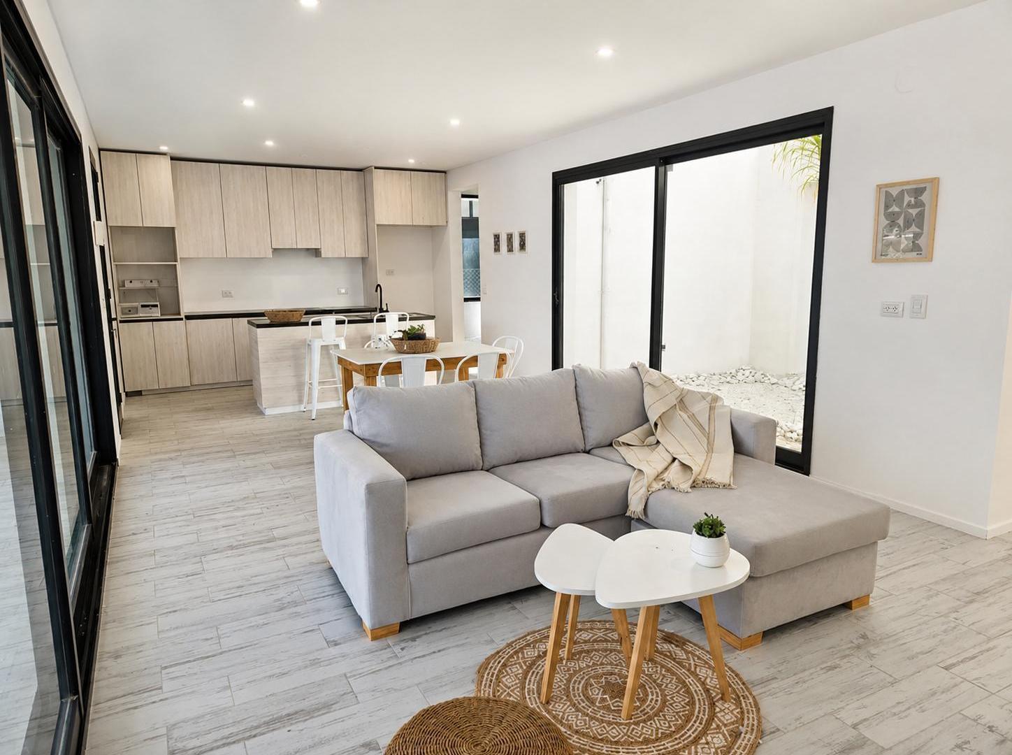 Foto de Alquiler Anual Casa AMOBLADA Al Río con Amarra Propia Barrio El Canal, imagen 1