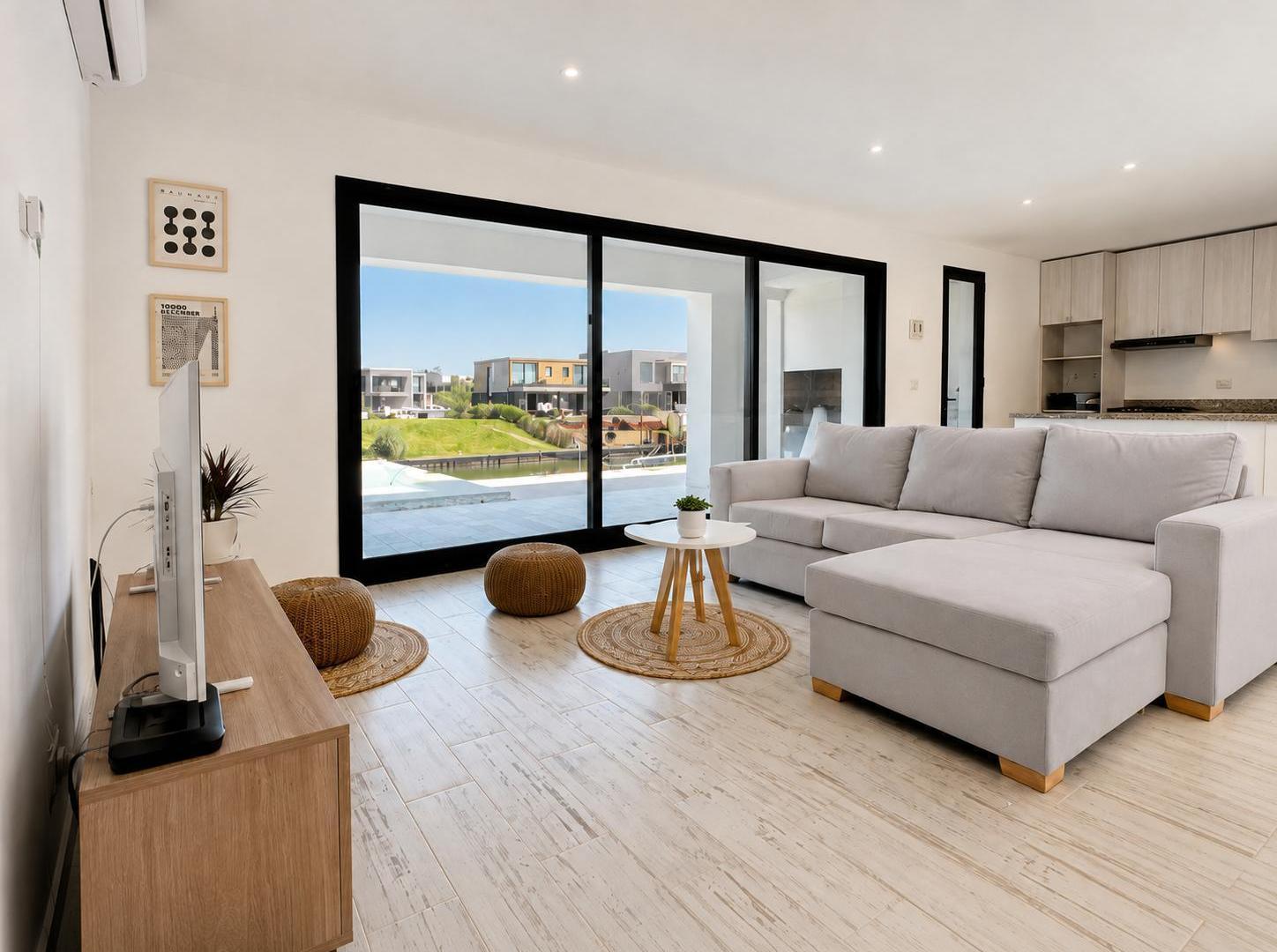 Foto de Alquiler Anual Casa AMOBLADA Al Río con Amarra Propia Barrio El Canal, imagen 2