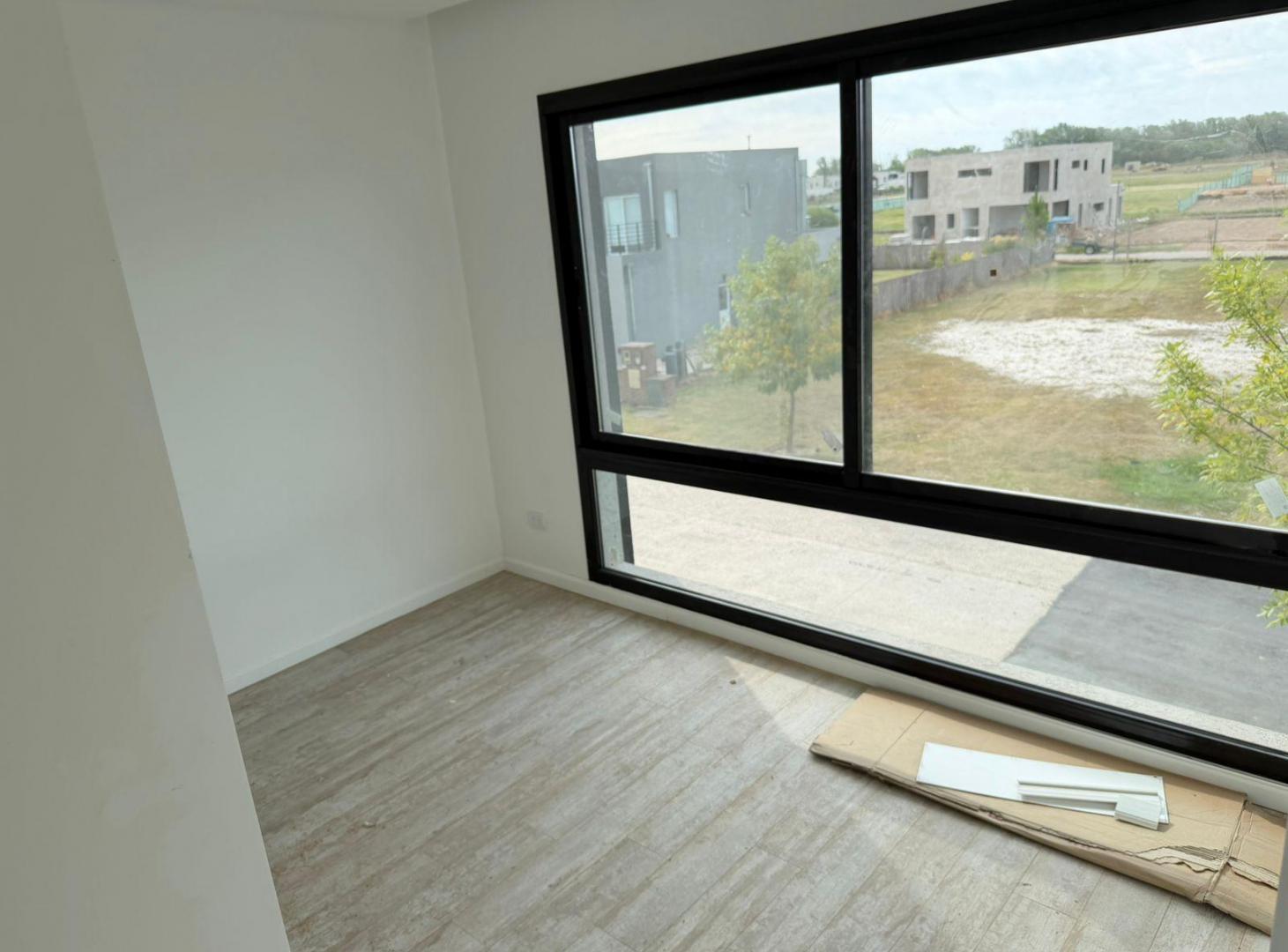 Foto de Venta Casa 5 Amb Barrio Vila Marina 1 Villanuev Tigre, imagen 4