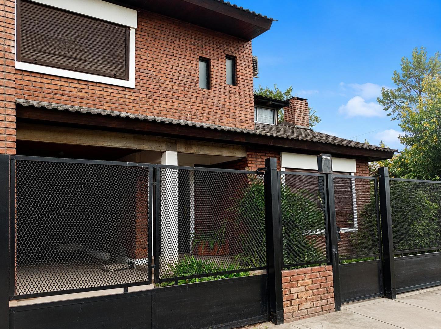 Foto de Venta Casa con Altillo en Ing Machwitz Escobar sobre Calle Lambaré, imagen 1