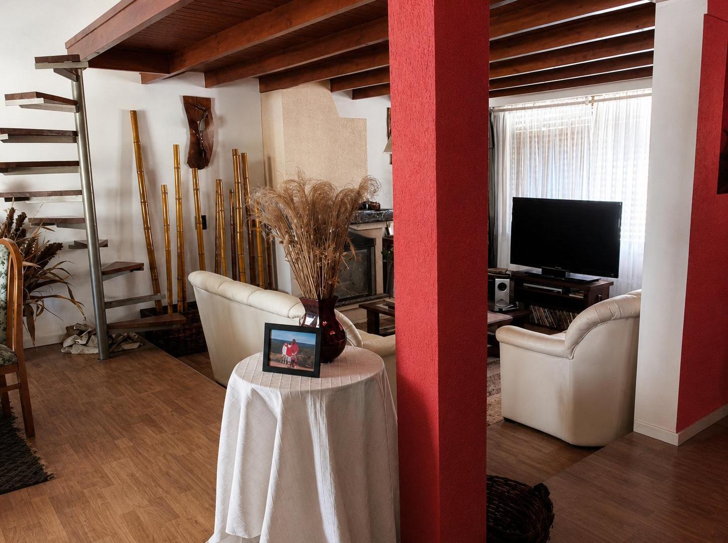 Foto de Venta Casa con Altillo en Ing Machwitz Escobar sobre Calle Lambaré, imagen 3