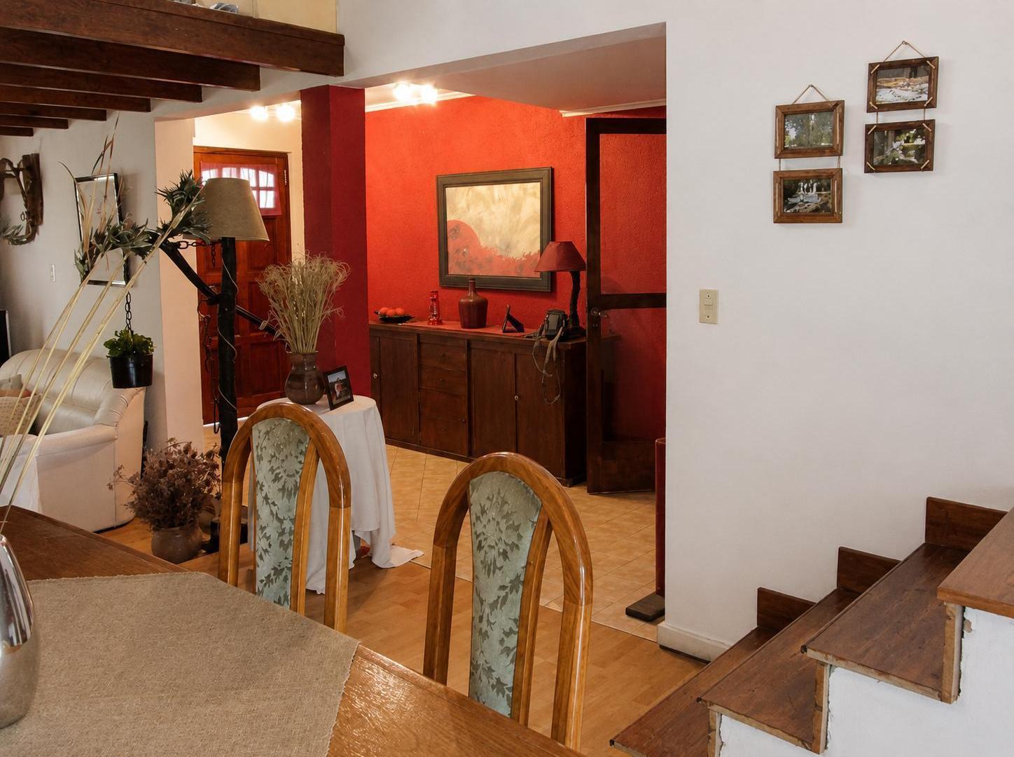 Foto de Venta Casa con Altillo en Ing Machwitz Escobar sobre Calle Lambaré, imagen 2