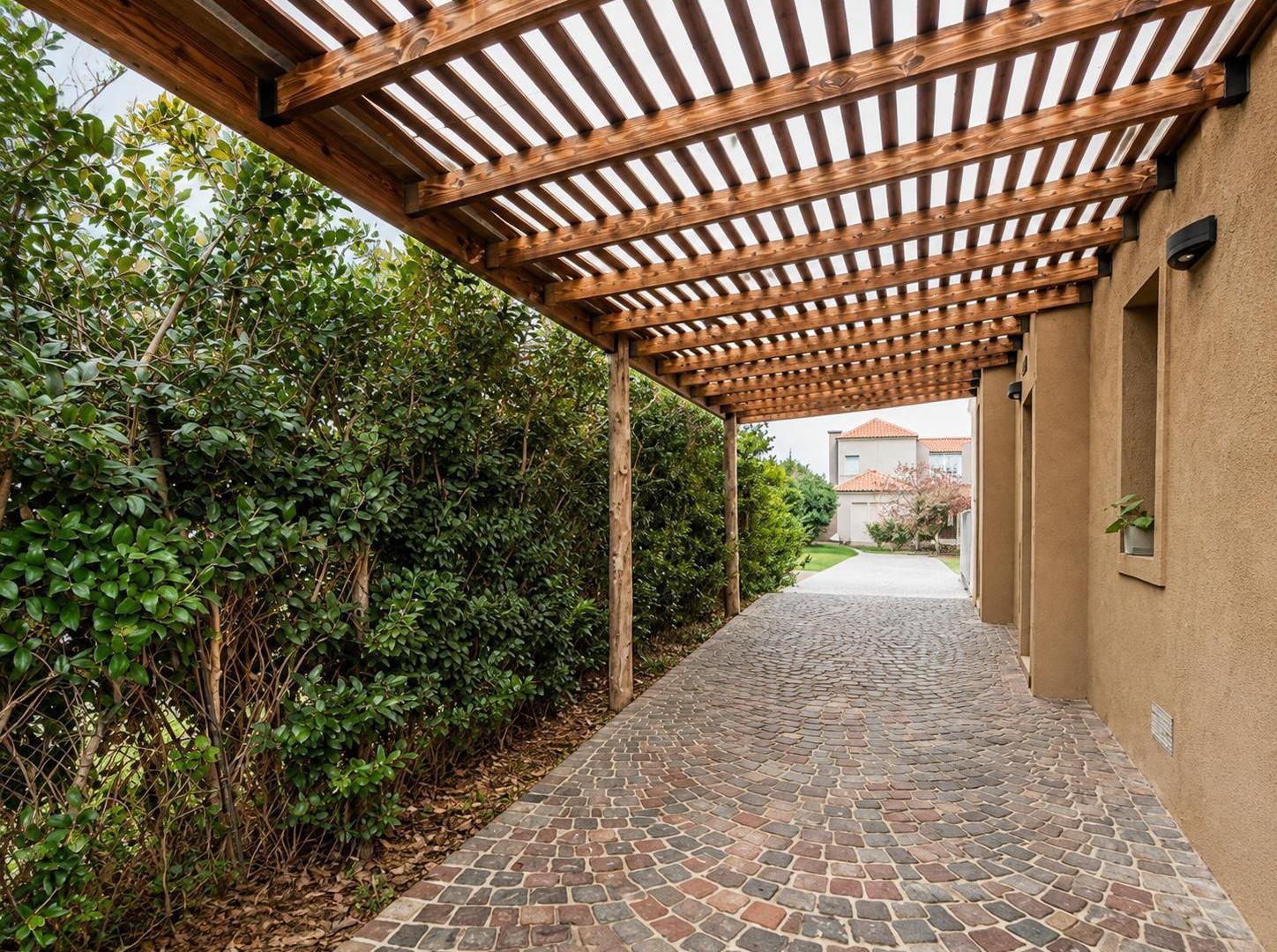Foto de la propiedad en Venta Casa AL RIO C/renta Barrio San Marco Villanueva