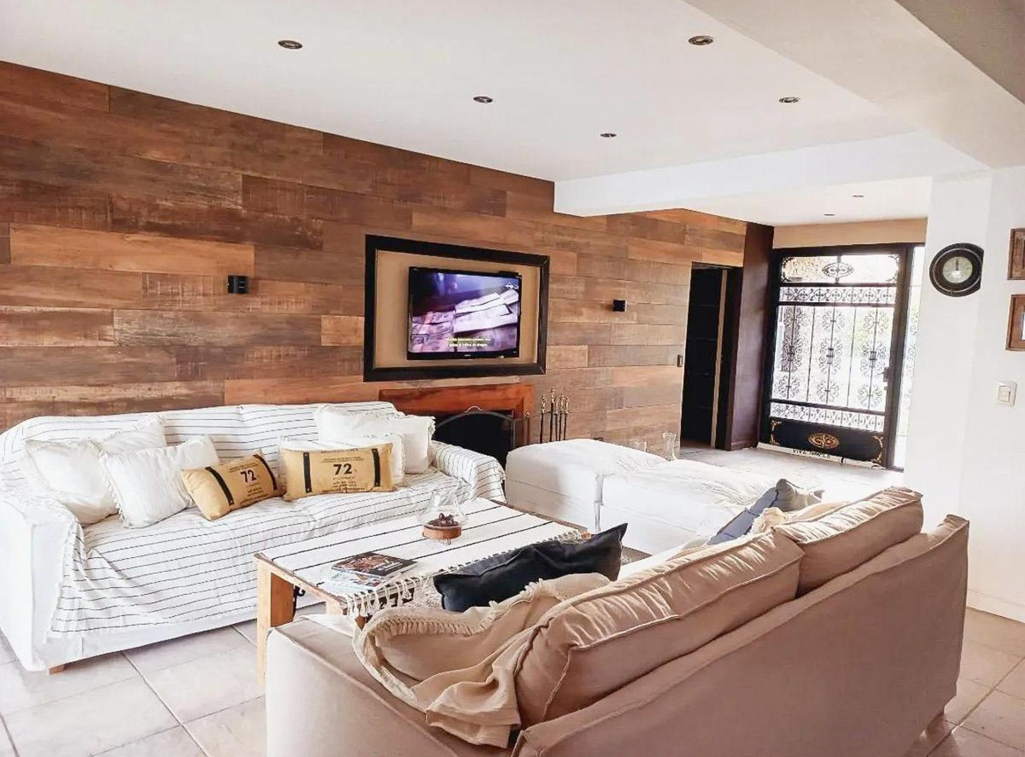 Foto de Venta Casa 7 Amb. y 1.500 M2 a La Laguna Barrio San Benito Villanueva, imagen 2