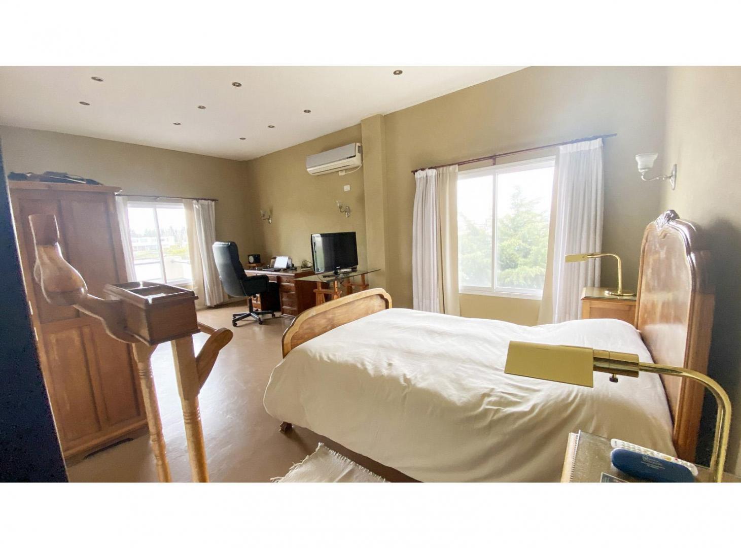Foto de Venta Casa 7 Amb. y 1.500 M2 a La Laguna Barrio San Benito Villanueva, imagen 4