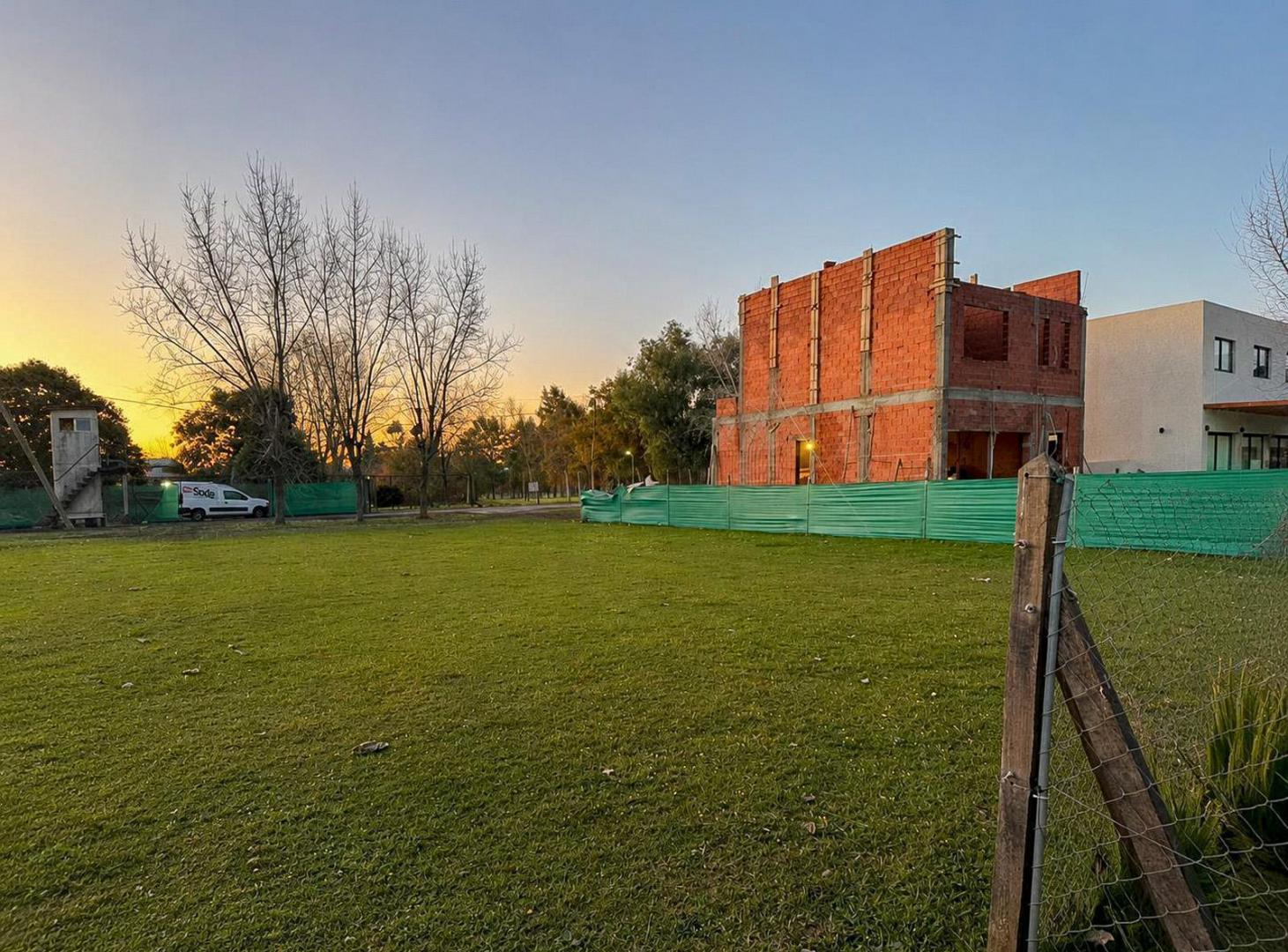 Foto de Venta Lote 430m2 Frente al Golf en Barrio Las Brizas Zelaya Pilar, imagen 4