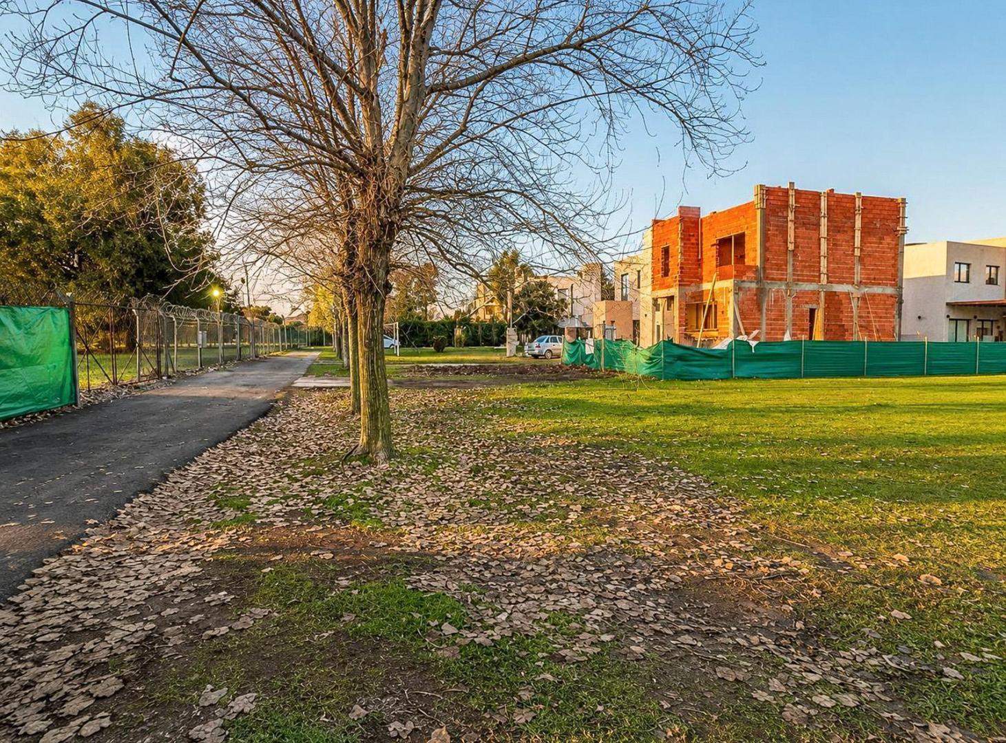 Foto de Venta Lote 430m2 Frente al Golf en Barrio Las Brizas Zelaya Pilar, imagen 3