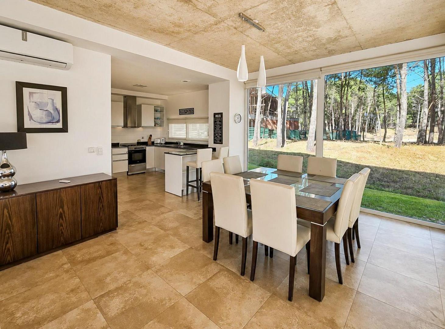 Foto de Venta Casa 5 Amb a 250mts de la Playa en Barrio VillaRobles Costa, imagen 1