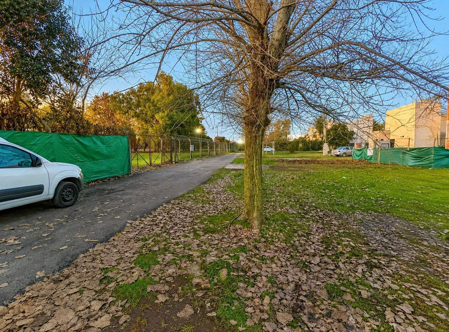 Foto de Venta Lote 430m2 Frente al Golf en Barrio Las Brizas Zelaya Pilar, imagen 2