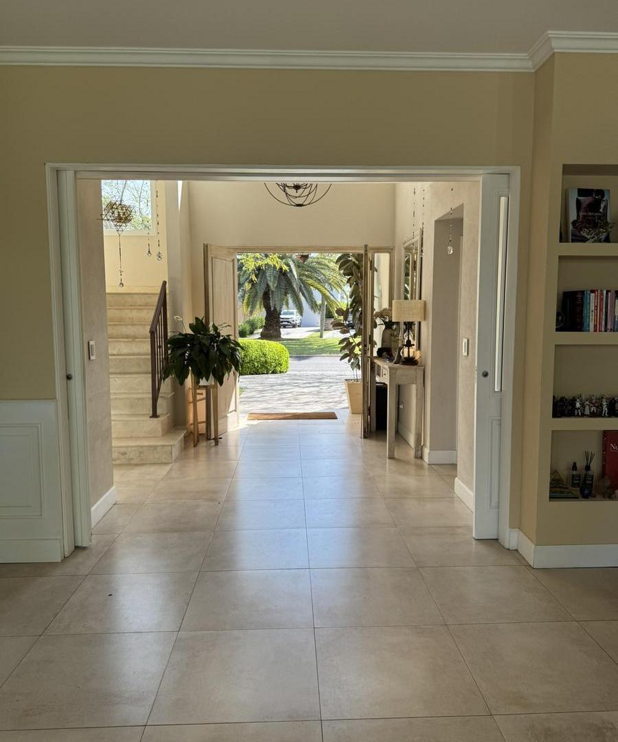 Foto de Venta casa en EXCLUSIVA a la laguna 8 amb. barrio San Isidro Labrador, imagen 4