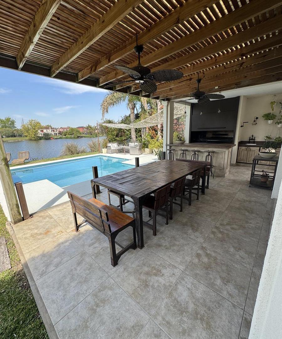 Foto de Venta casa en EXCLUSIVA a la laguna 8 amb. barrio San Isidro Labrador, imagen 2