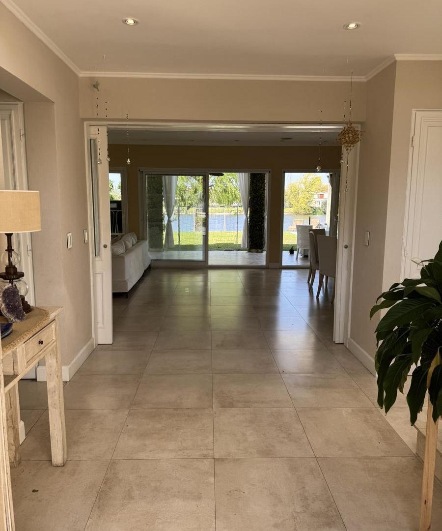 Foto de Venta casa en EXCLUSIVA a la laguna 8 amb. barrio San Isidro Labrador, imagen 5