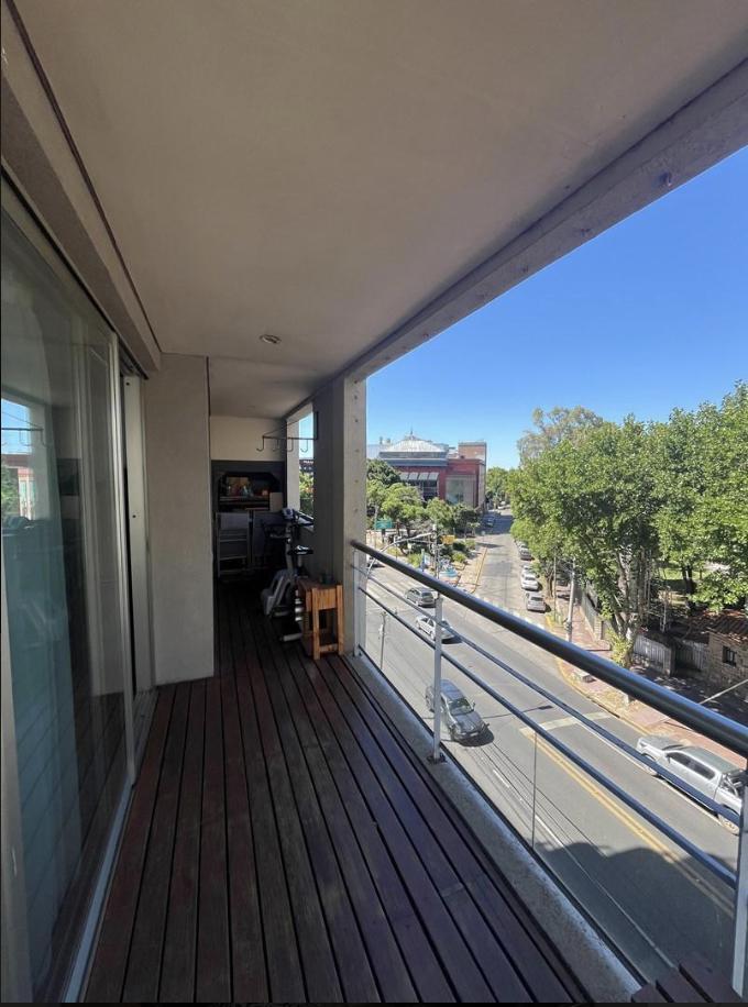 Foto de Alquiler Anual Departamento 3 Amb con Balcón sobre Av Libertador Olivos, imagen 1