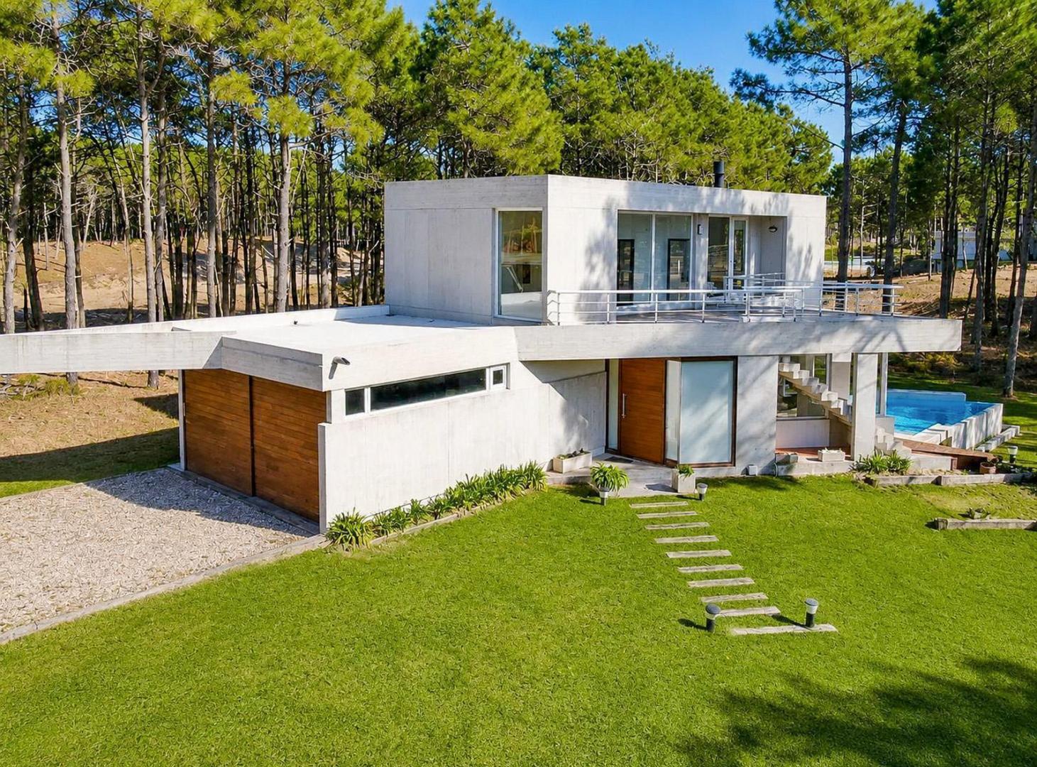 Foto de Venta Casa 5 Amb a 250mts de la Playa en Barrio Villa Robles Costa, imagen 2
