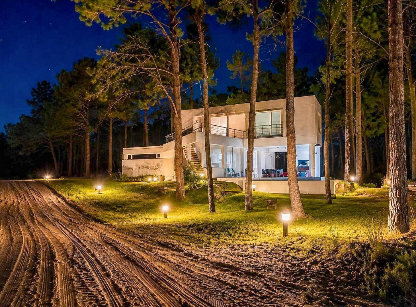 Foto de Venta Casa 5 Amb a 250mts de la Playa en Barrio Villa Robles Costa, imagen 1