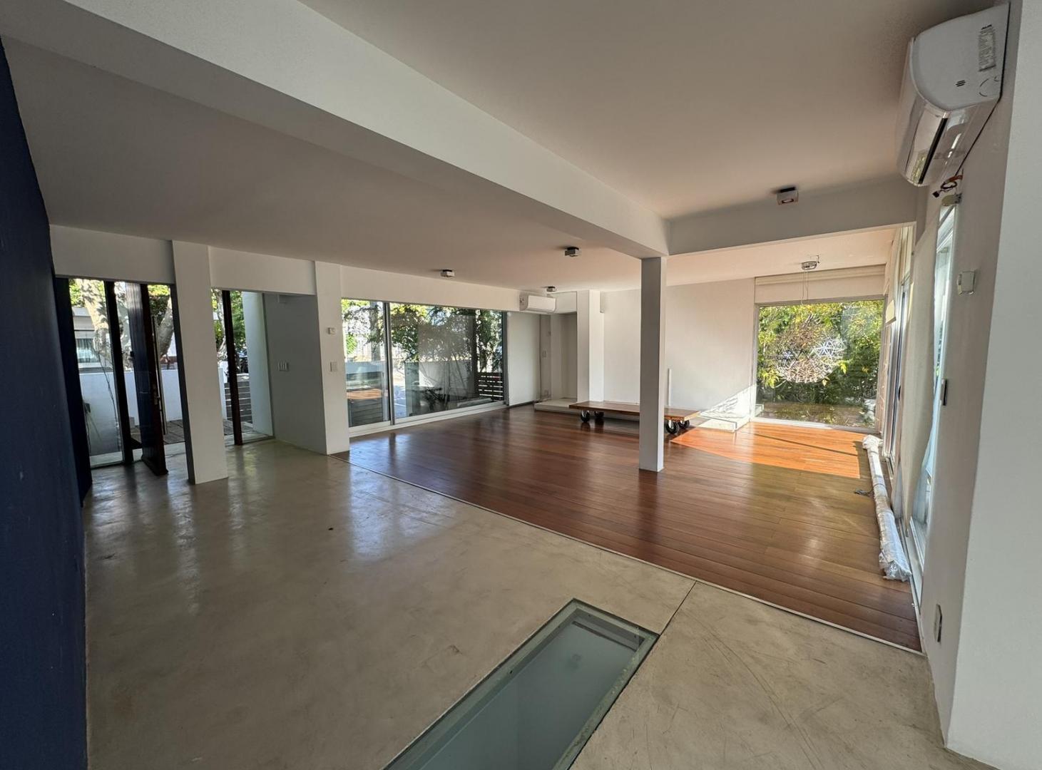 Foto de Moderna casa de 3 dormitorios en venta y alquiler sobre Rambla, imagen 2