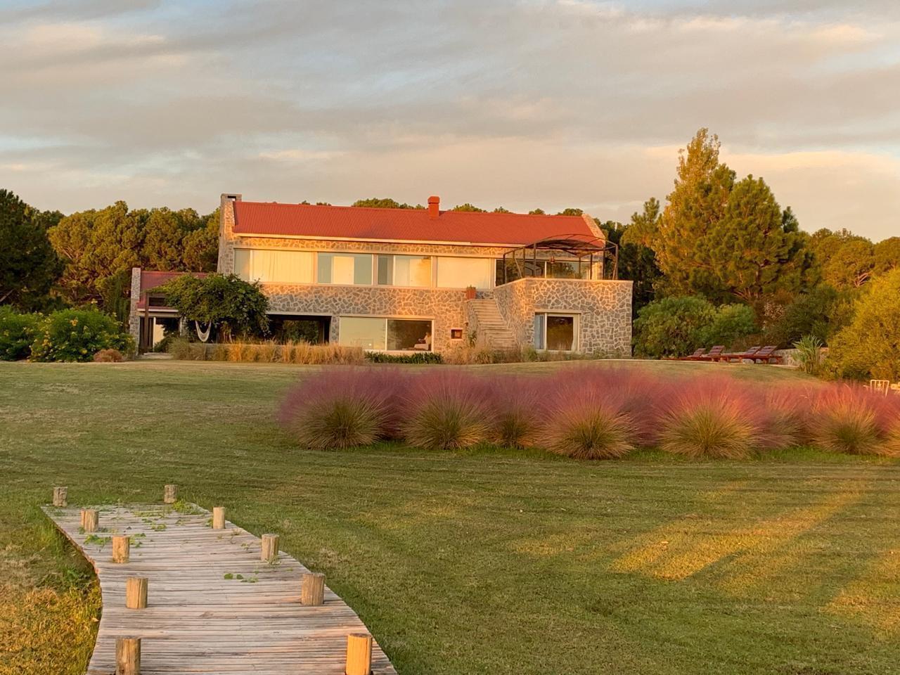 Casa en EL FARO con muelle privado al Río de la Plata