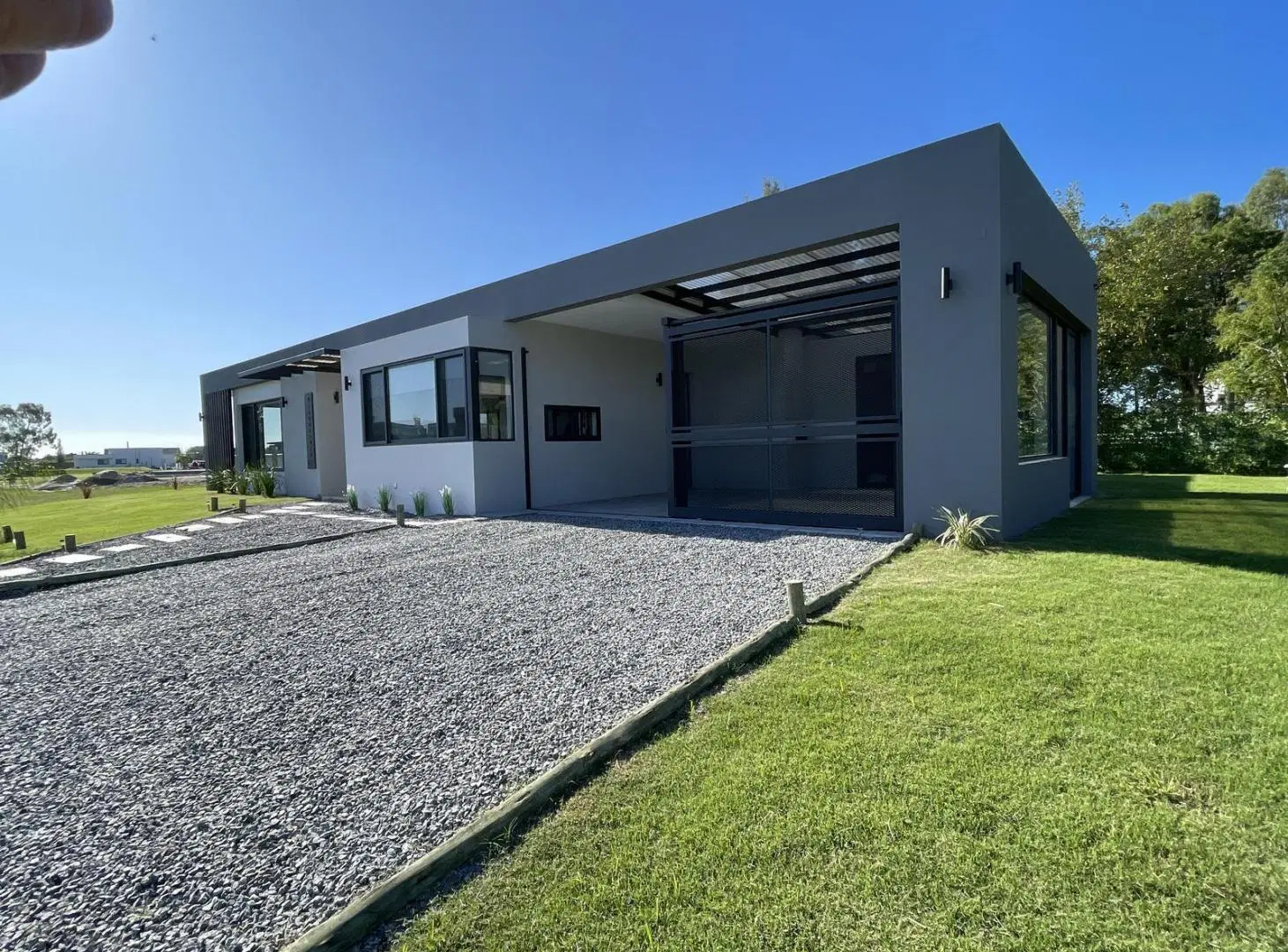 Venta de Casa en Colonia con 3 Dormitorios, rio, playa 2