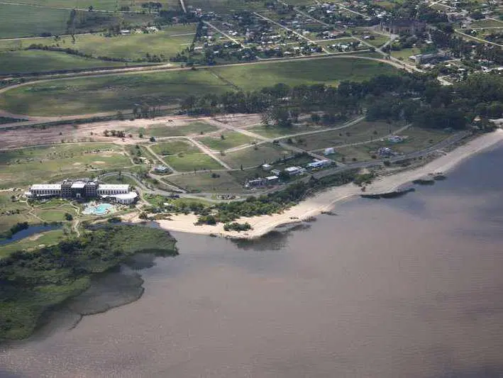 Terreno en Colonia, barrio cerrado, Playa y Golf 5
