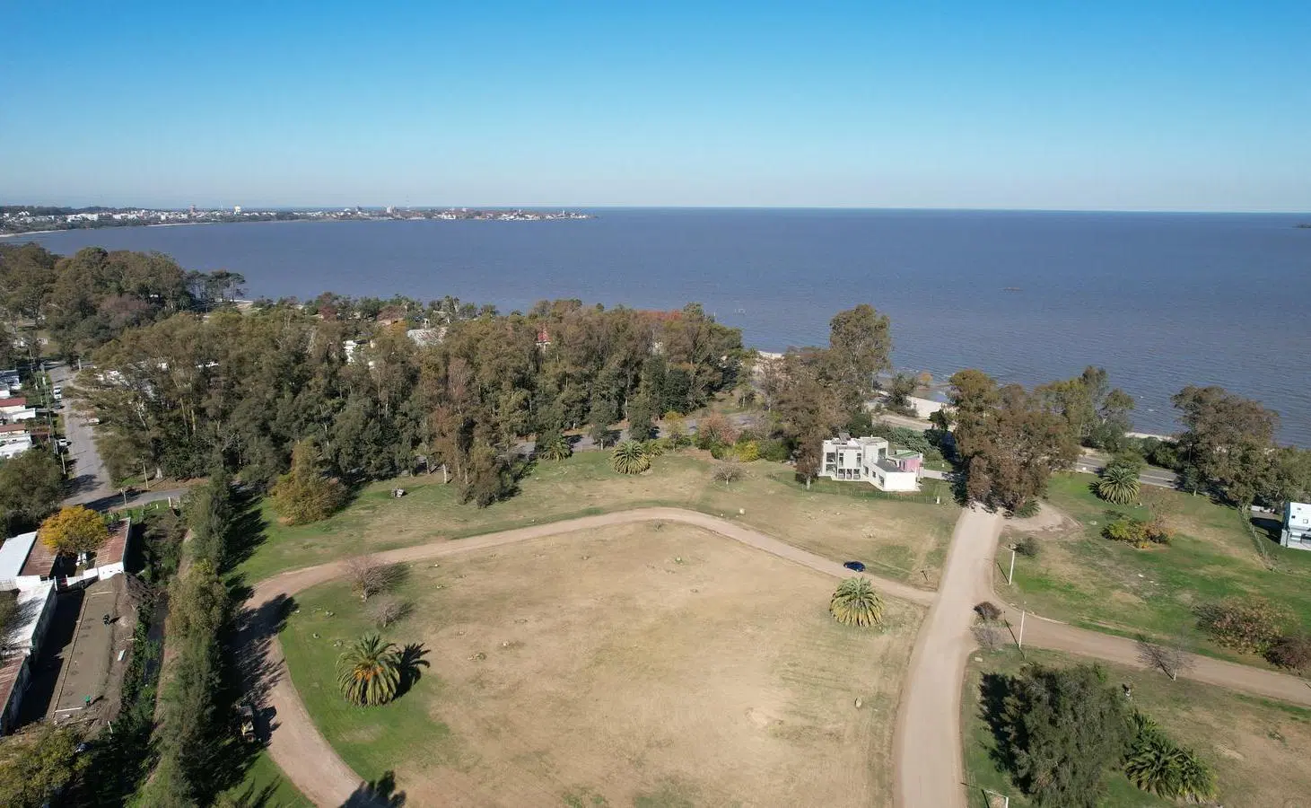 Terreno en Colonia, barrio cerrado, Playa y Golf 3