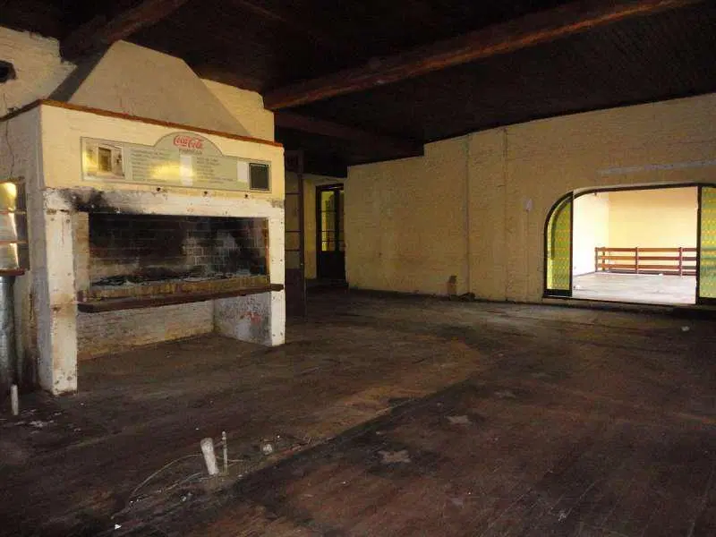 Excepcional Local Comercial de grandes dimensiones sobre Gral Flores(Barrio Historico) 5