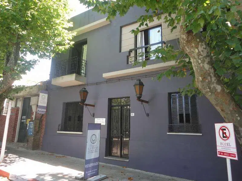 Hotel en calle 18 de Julio- Colonia del Sacramento 1