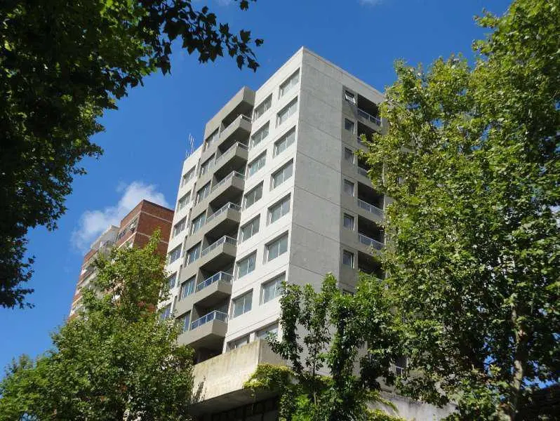 1 - Alberto Méndez 275 9º 906 4