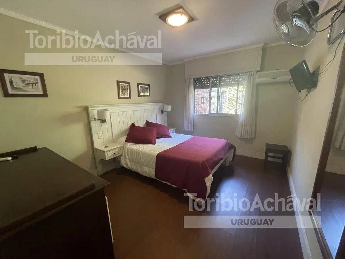 Muy buen hotel en Colonia. A pasos de terminal de bus y fluvial 3