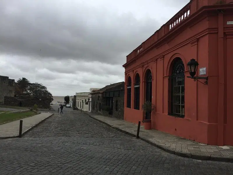 Muy buen local comercial en barrio histórico de Colonia 4