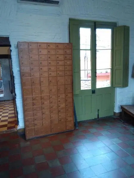 Muy buen local comercial en barrio histórico de Colonia 2