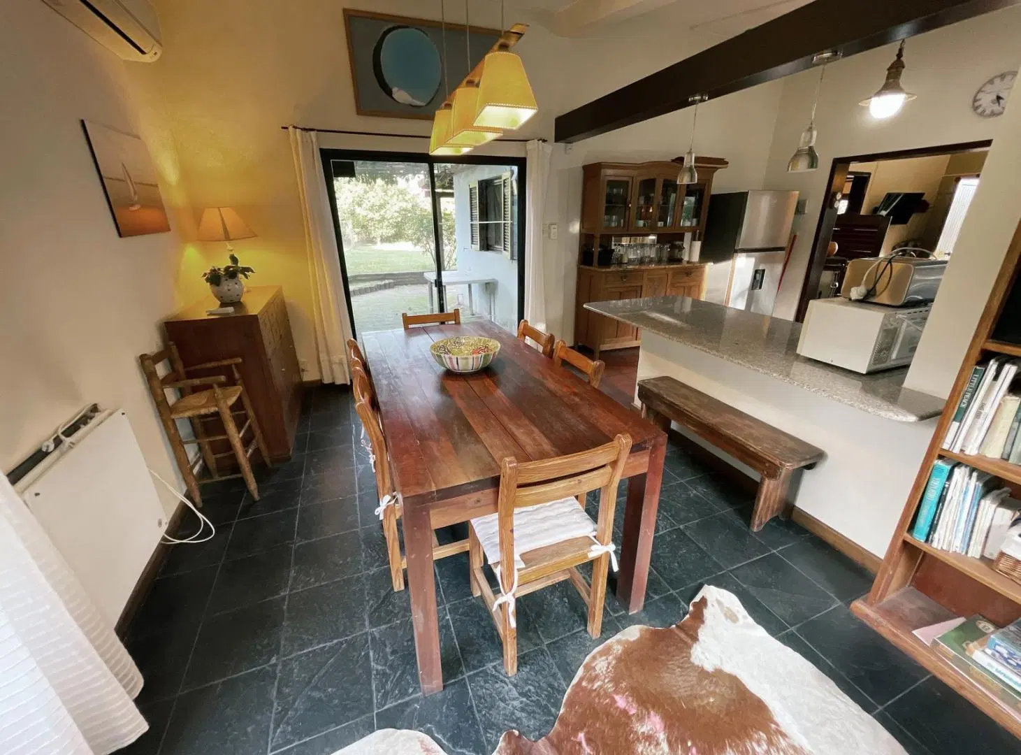 Hermosa propiedad con 2 casas, amplio jardín con piscina 5