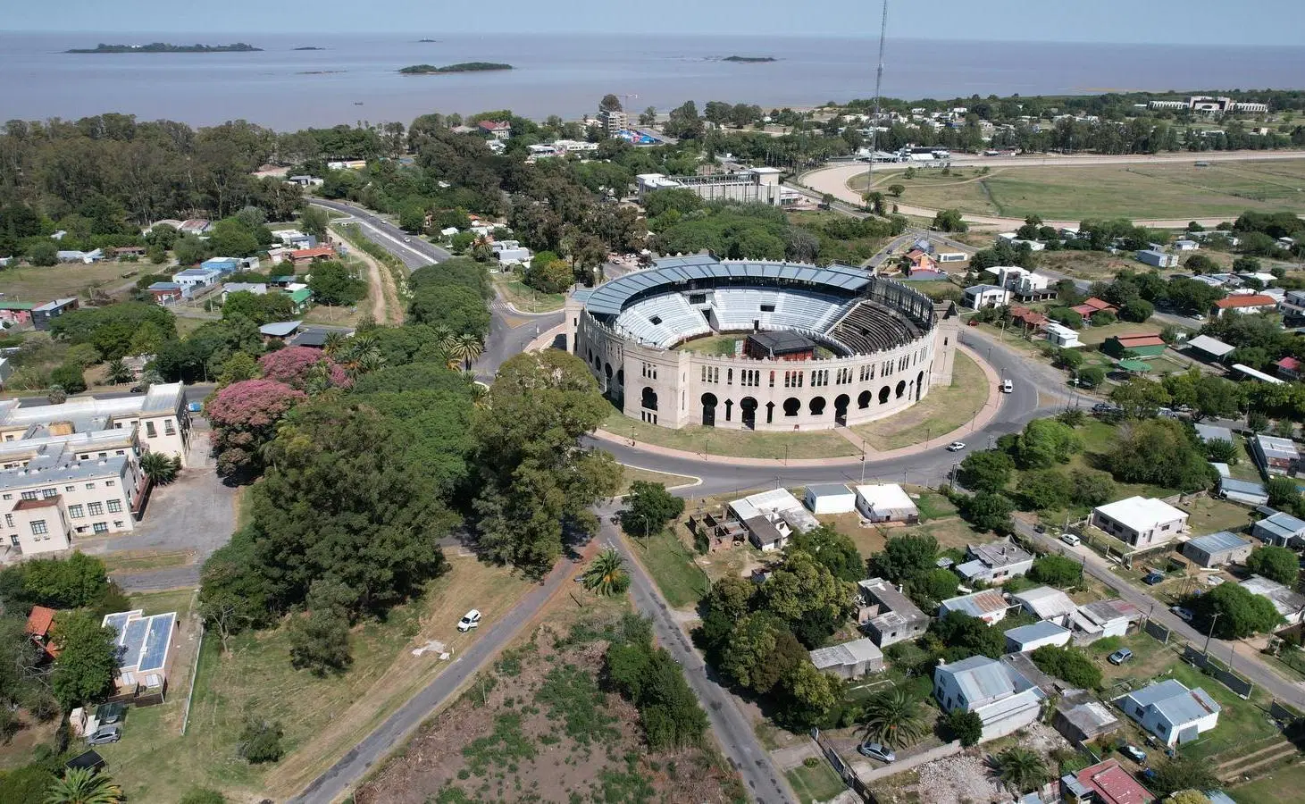 Muy buen terreno en venta próximo a la Plaza de Toros 2
