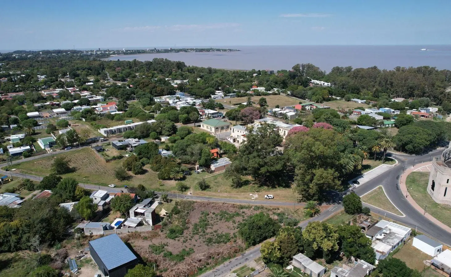 Interesante terreno en venta con 2 frentes a metros de la Plaza de Toros 3