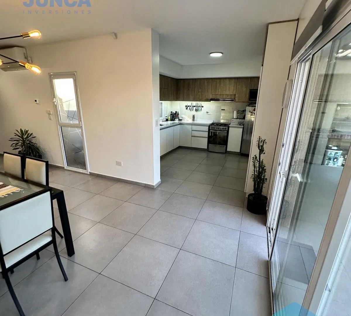 Casa moderna/nueva   PISCINA | B° Salud Pública 3