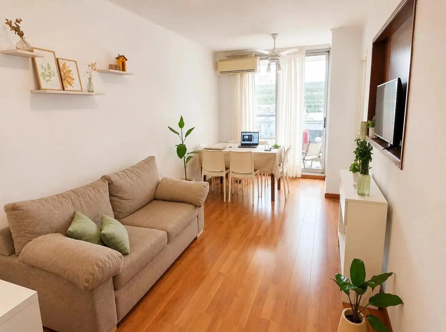 Semipiso de 2 dormitorios con cochera, ventilación cruzada y balcón | Barrio Lourdes | Rosario 3