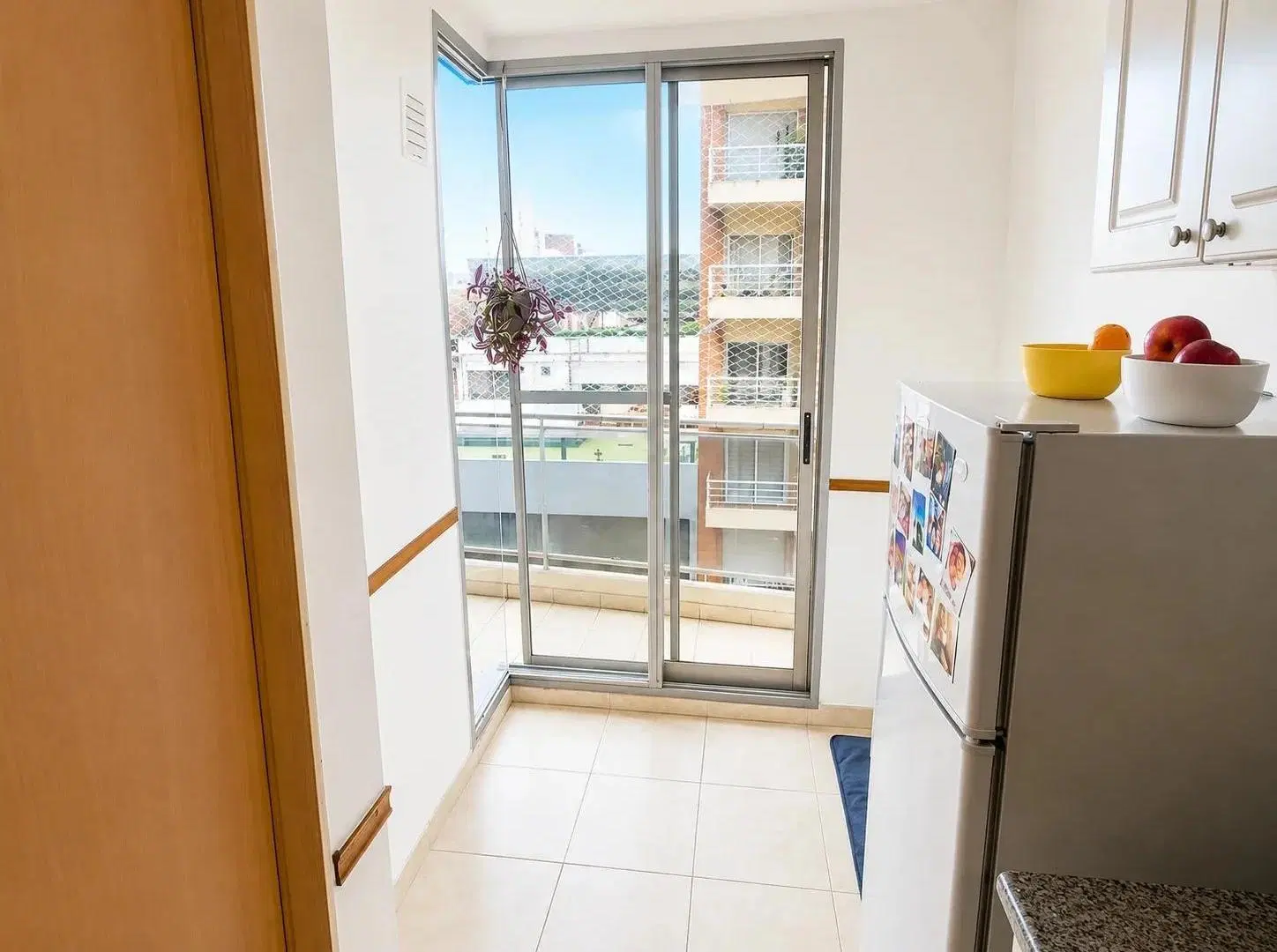 Semipiso de 2 dormitorios con cochera, ventilación cruzada y balcón | Barrio Lourdes | Rosario 2