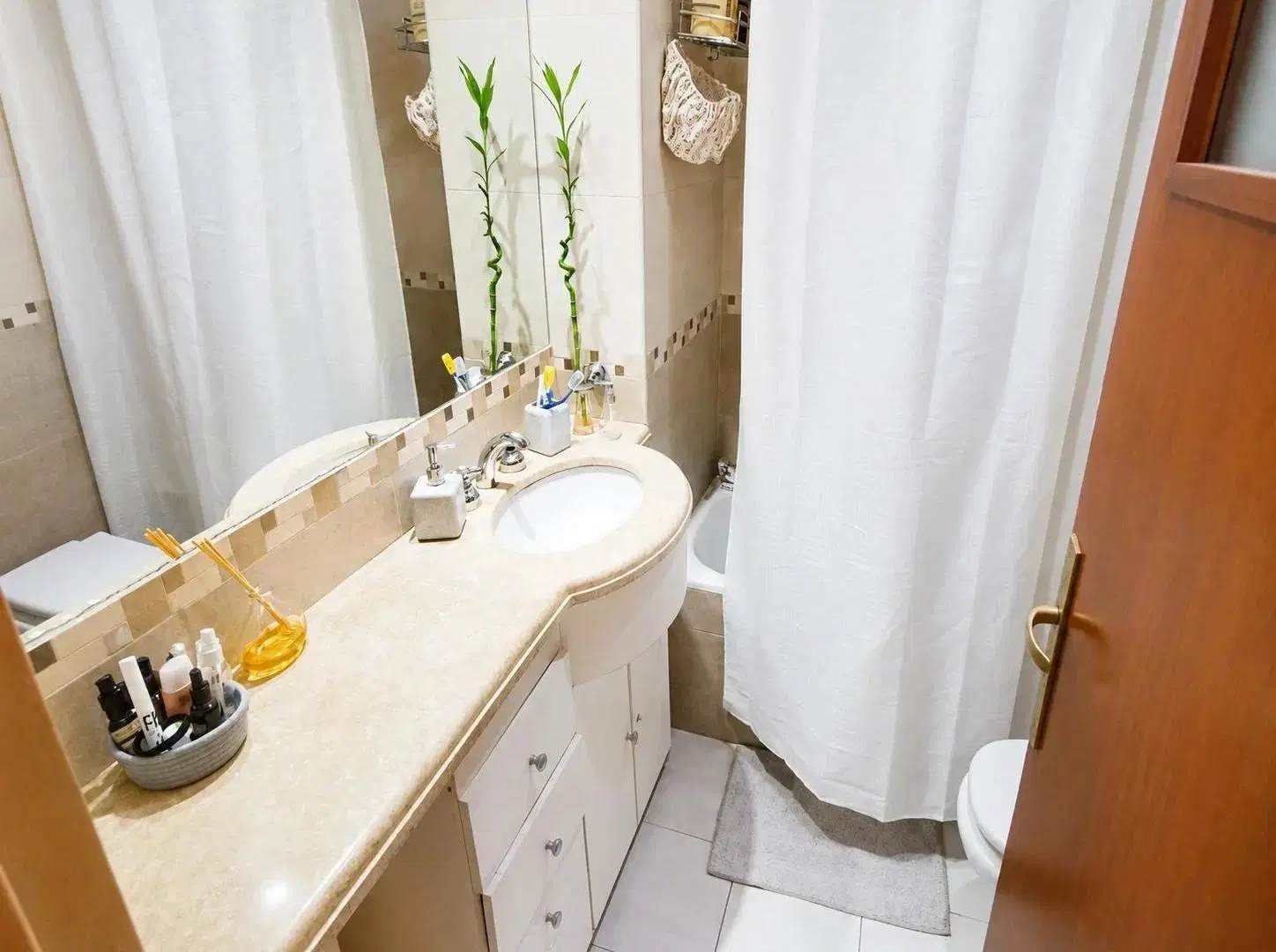 Semipiso de 2 dormitorios con cochera, ventilación cruzada y balcón | Barrio Lourdes | Rosario 5