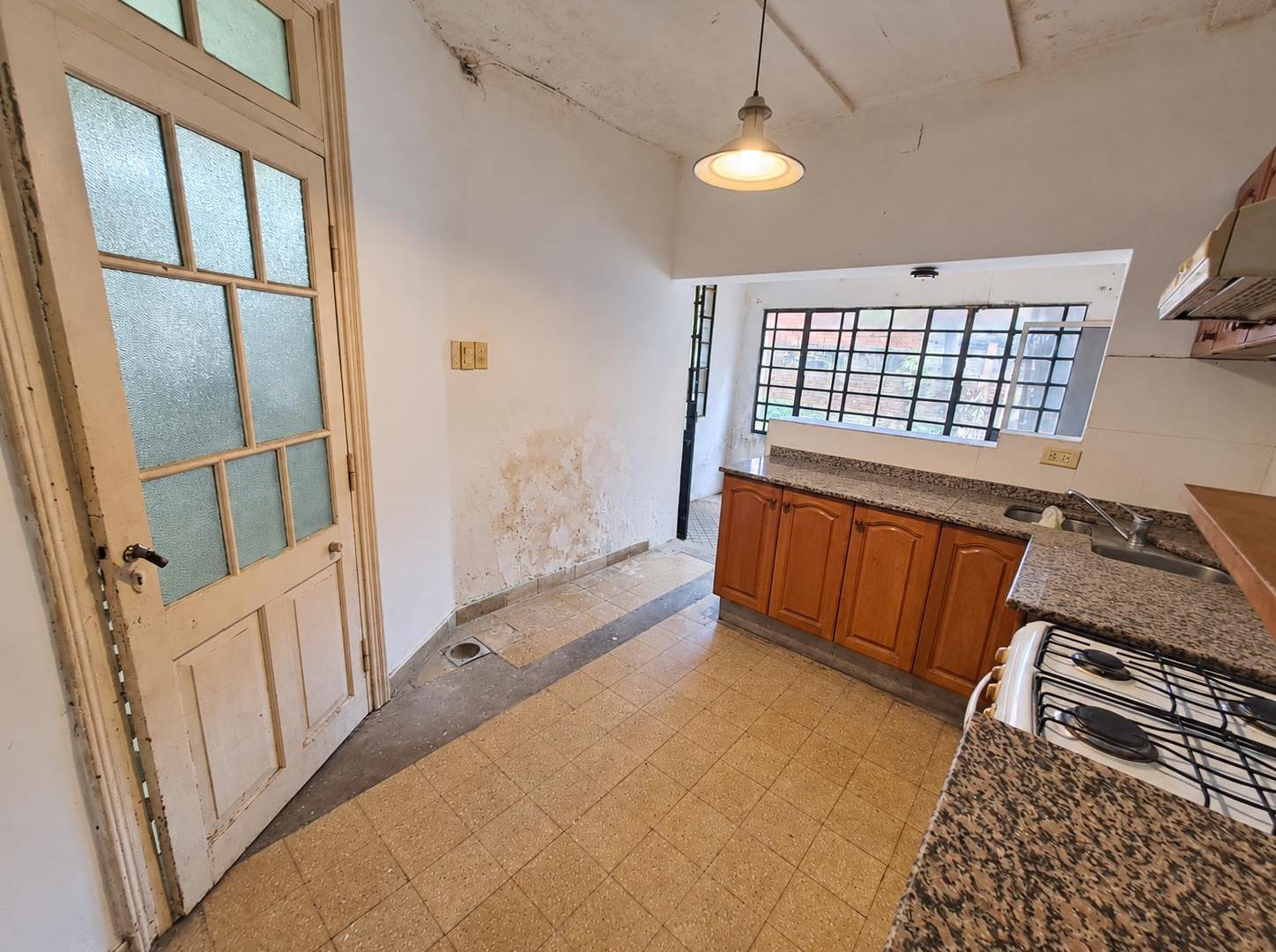 Foto de Casa de 3 dormitorios con garage, jardín y terraza en Echesortu, imagen 3