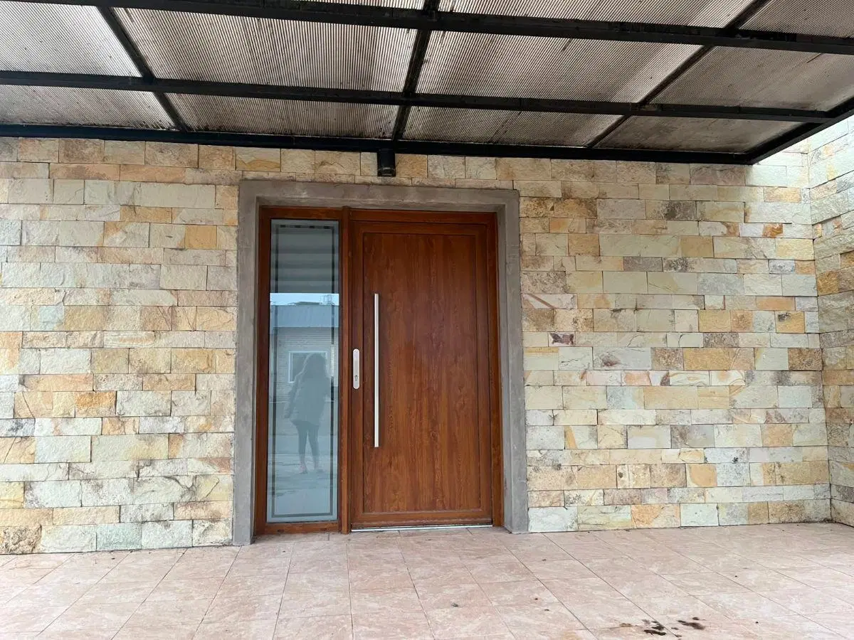 Excelente Casa de 6 Amb. en Venta en B° La Zagala Neuquén 2